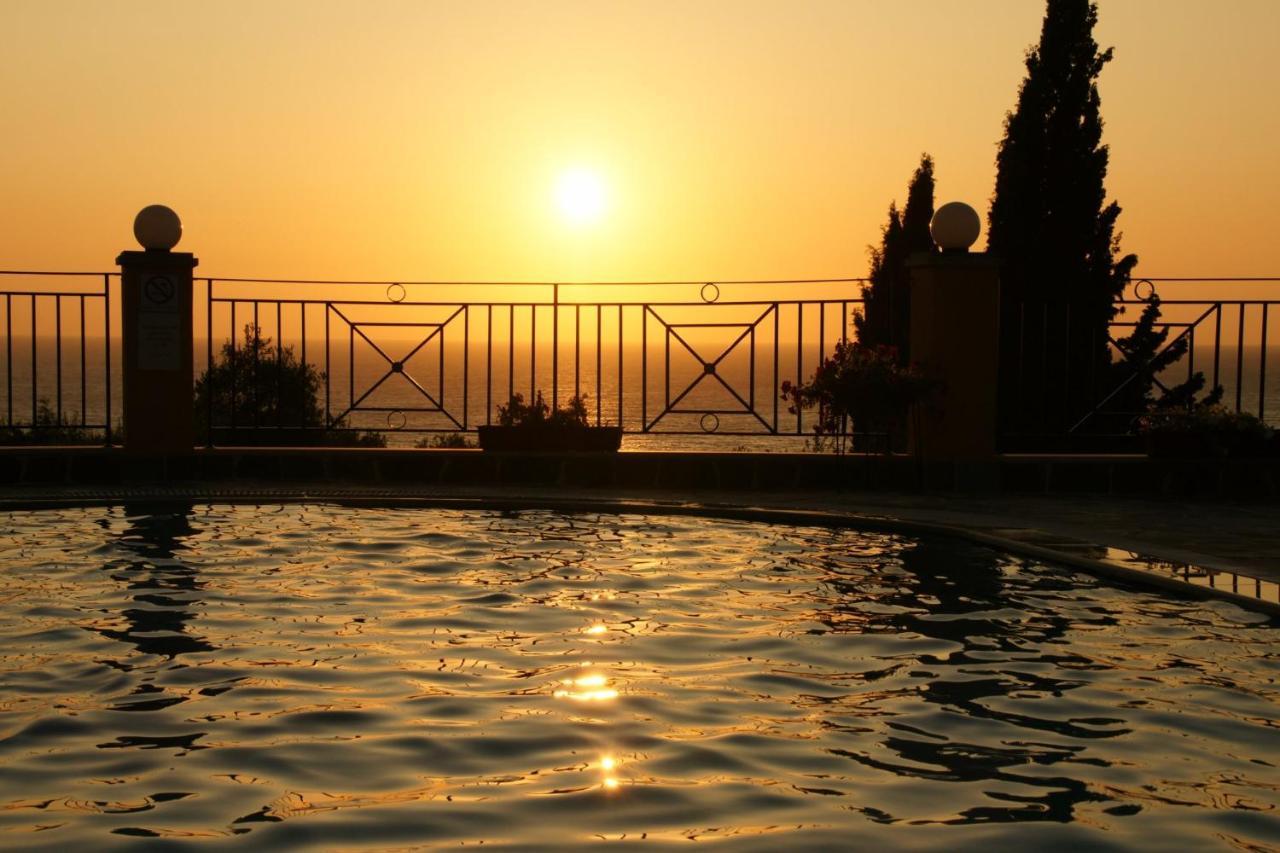 Dina's Paradise 2*